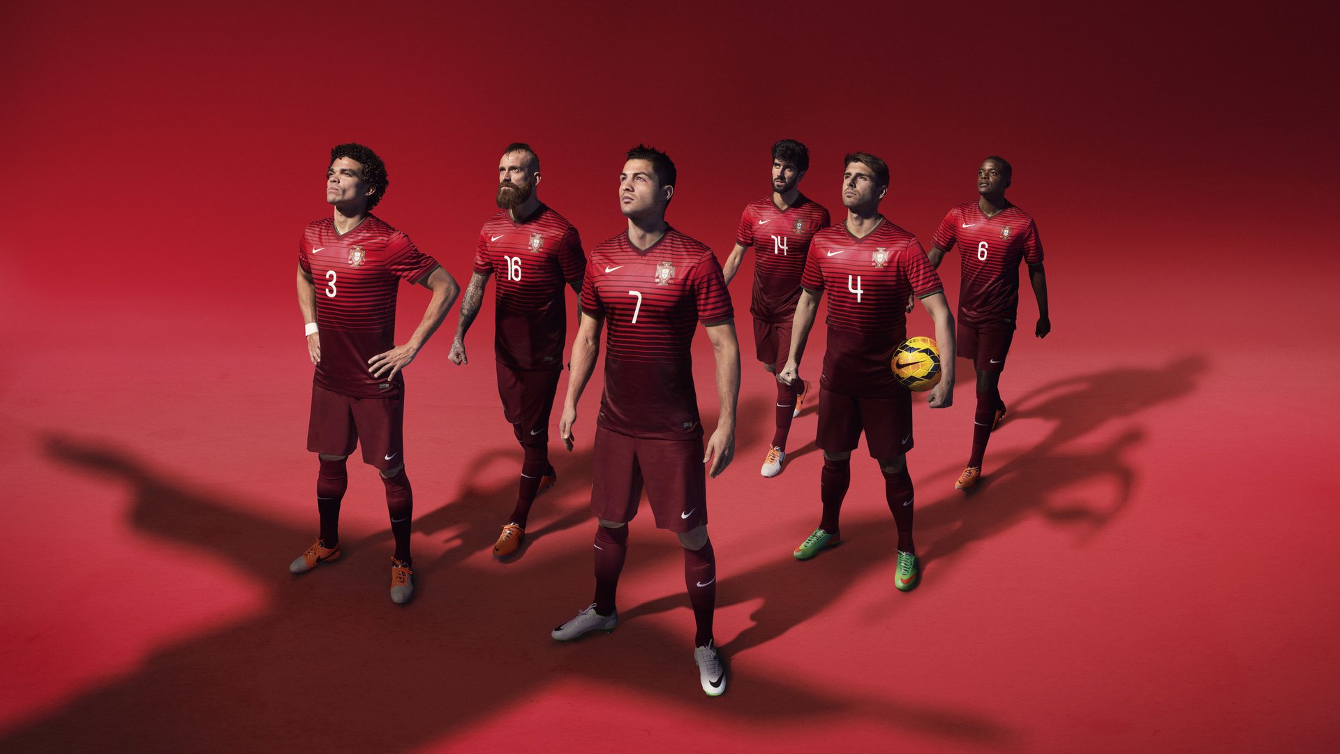 德国女子体操选手在平衡木项目中获得铜牌，德国女子体操队